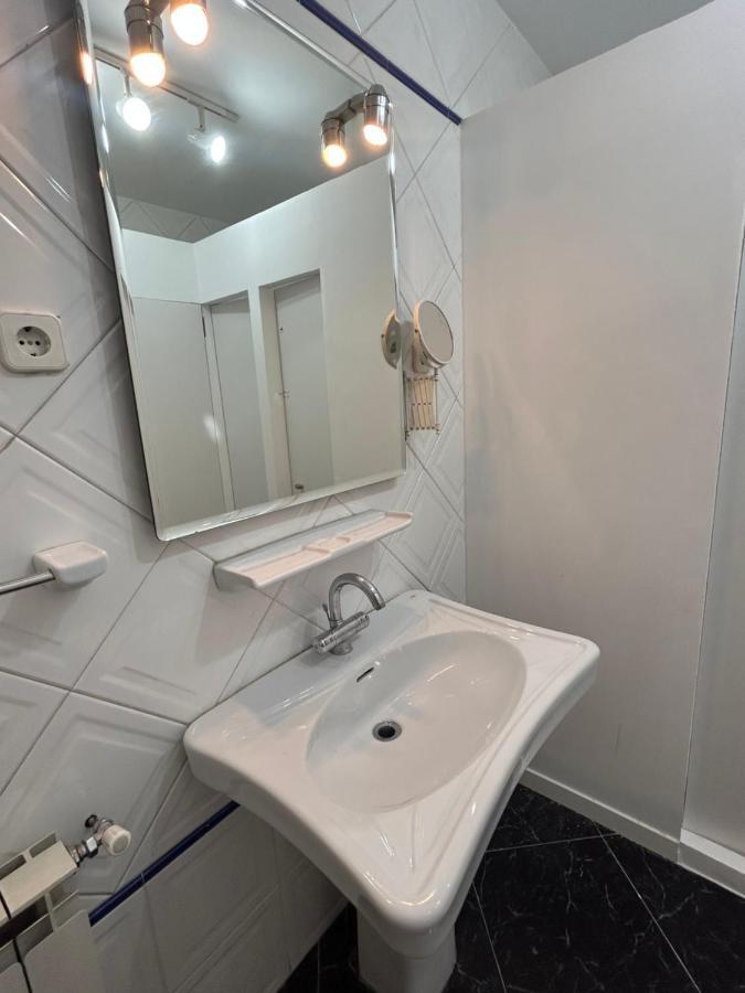 Villa Rooms Madrid Buitenkant foto